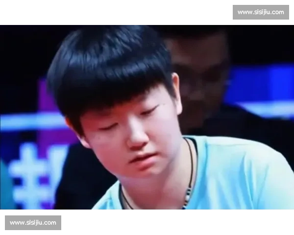 孙颖莎背部力量惊爆体坛！张煜东直播自叹不如：掰手腕我认输