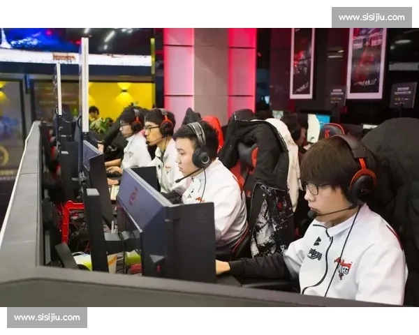 心疼!解说员熬夜备战,只为给粉丝带来最专业的分析 心疼!解说员熬夜备战,只为给粉丝带来最专业的分析